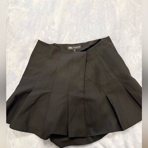 ZARA Black Pleated Mini Skirt - XS -slight hem open